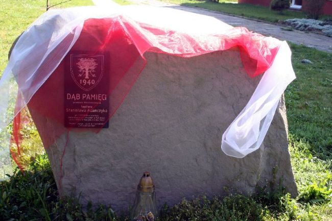 Stanisław Adamczyk kamień pamięci w Iwoniczu