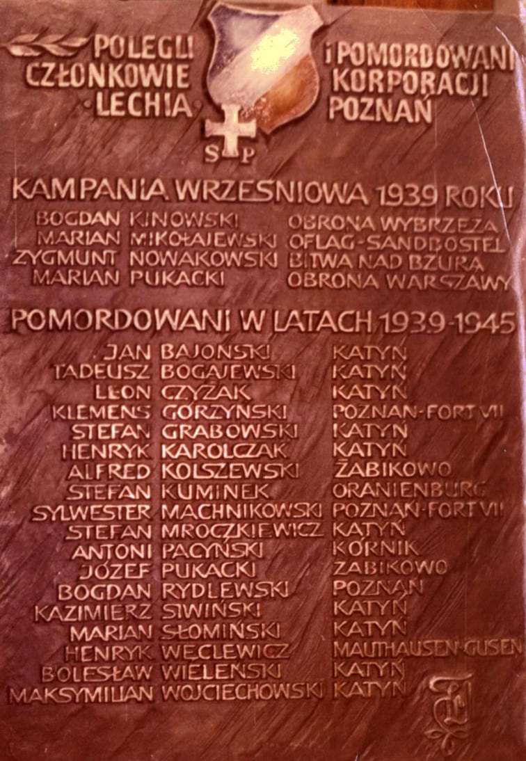 Tablica poświęcona członkom korporacji student&oacute;w Uniwersytetu Poznańskiego Lechia. Warszawa.
