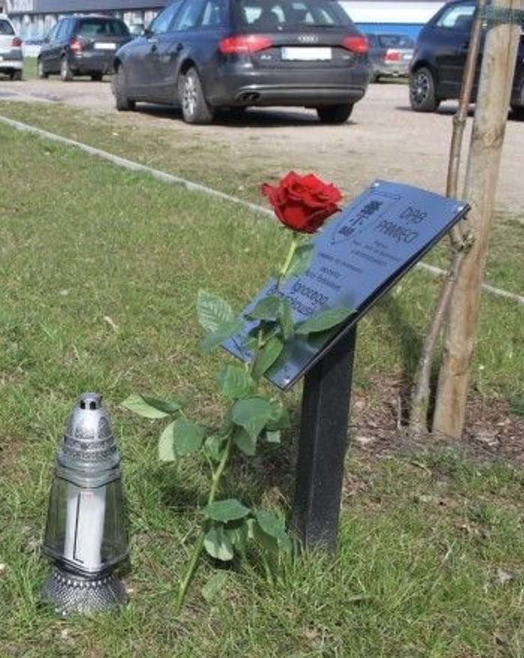 Borzyszkowski_Ignacy-DabPamieciTablica Tabliczka Dąb Pamięci Ignacego Borzyszkowskiego