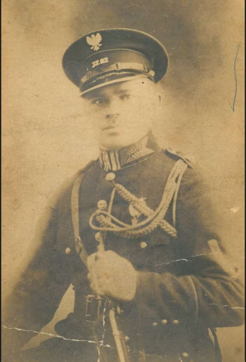 Antoni Busz w policyjnym mundurze.