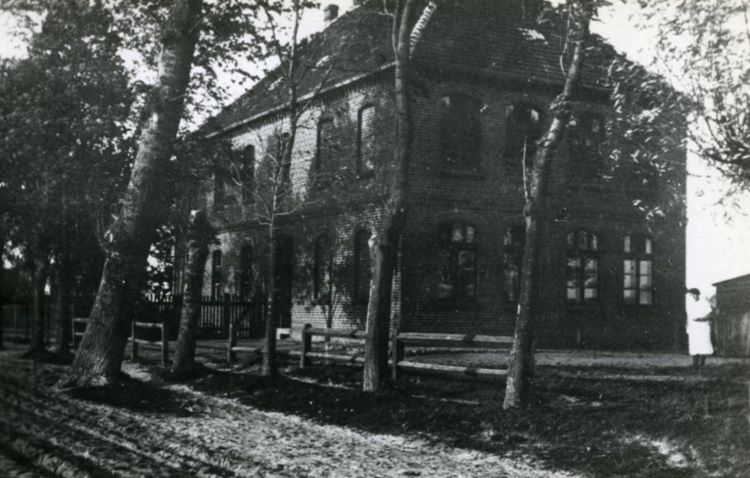 Szkoła Powszechna w Ludwinowie. 