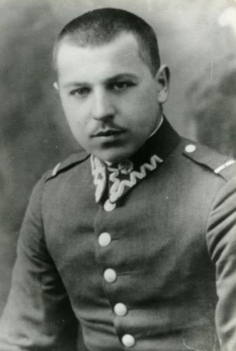 Szczepan Cerekwicki w mundurze starszego strzelca podchorążego 