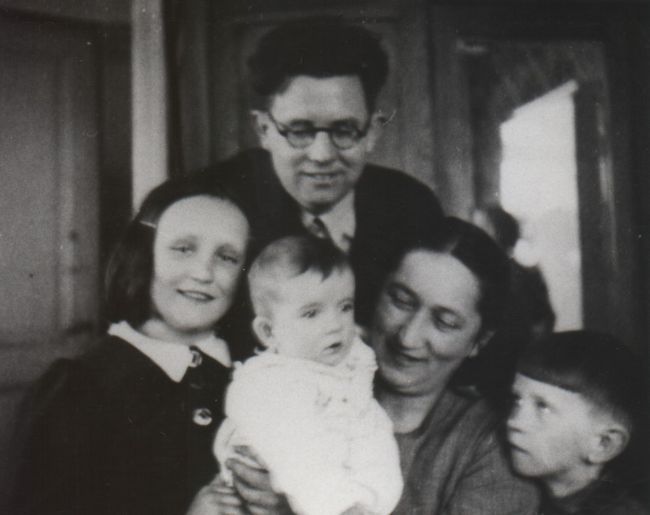 Edmund Ciemnoczołowski z rodziną.