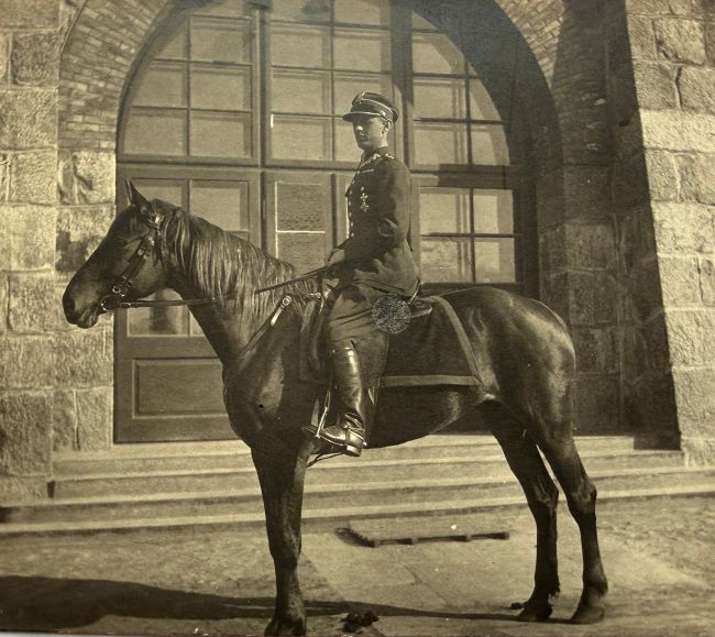 Bronisław Ciosański konno