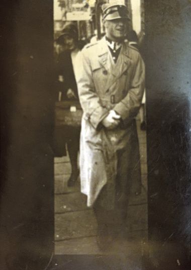 Bronisław Ciosański na ulicy