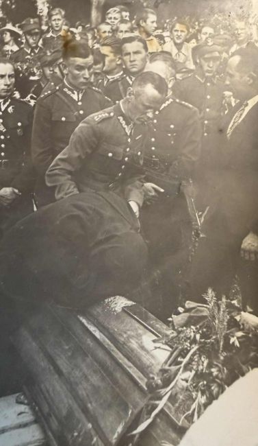 Bronisław Ciosański na pogrzebie brata