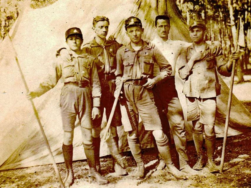 Stanisław Czapiewski był harcerzem w drużynie lipnowskiego gimnazjum prowadzonej przez nauczyciela Konstantego Michałowskiego. Na zdjęciu drugi od lewej. 