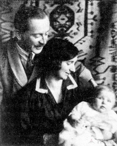 Stanisław Czarliński z żoną Marią (Maniutką) i c&oacute;rką Teresą (1928) 