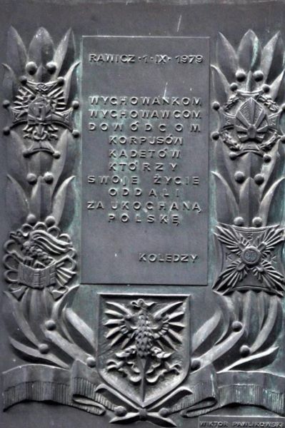 Tablica w Szkole Korpusu Kadet&oacute;w w Rawiczu