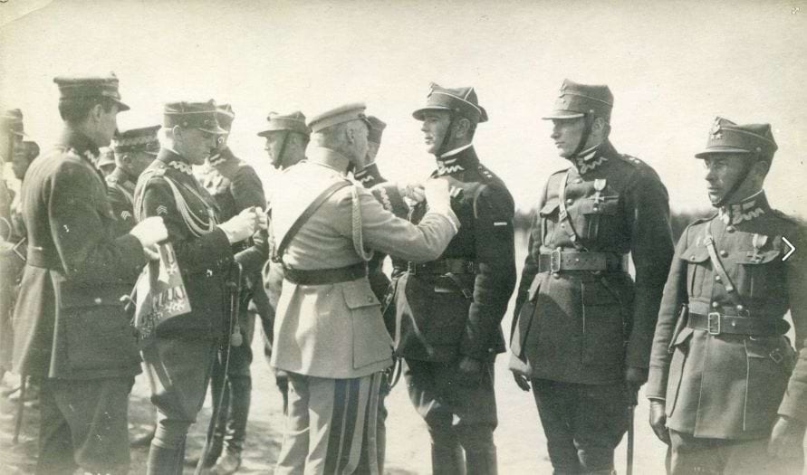 Dekoracja żołnierzy 15 Pułku Ułan&oacute;w Polskich przez Naczelnego Wodza J&oacute;zefa Piłsudskiego