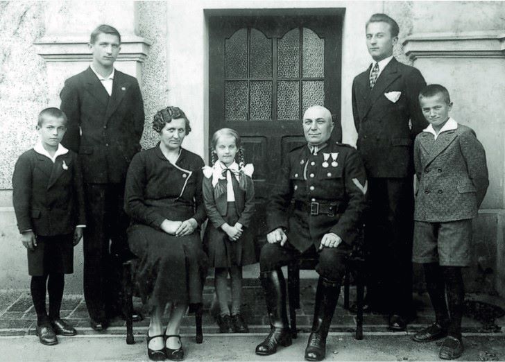 Marcin Fajfer z rodziną - lata 30te XX wieku.