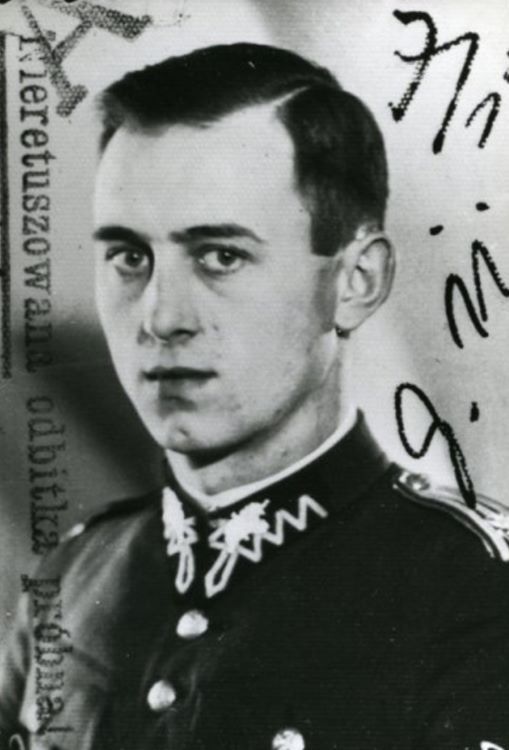 Stanisław Frąckowiak w mundurze podchorążego.