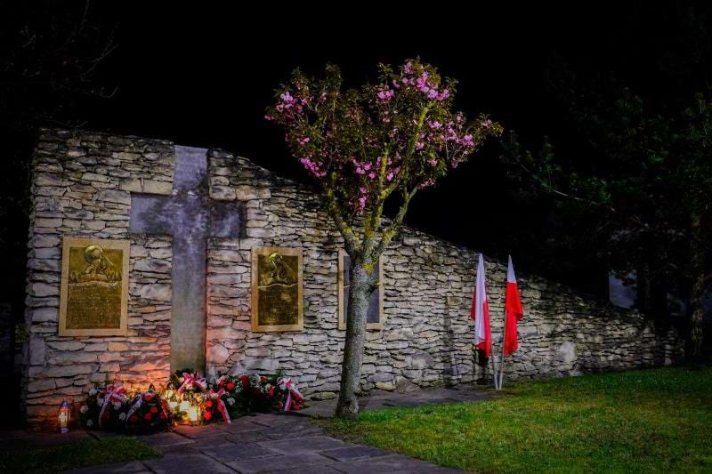 Pomnik Ofiar Zbrodni Katyńskiej w Chmielniku