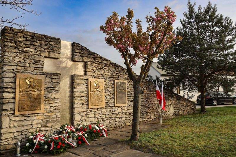 Pomnik Ofiar Zbrodni Katyńskiej w Chmielniku