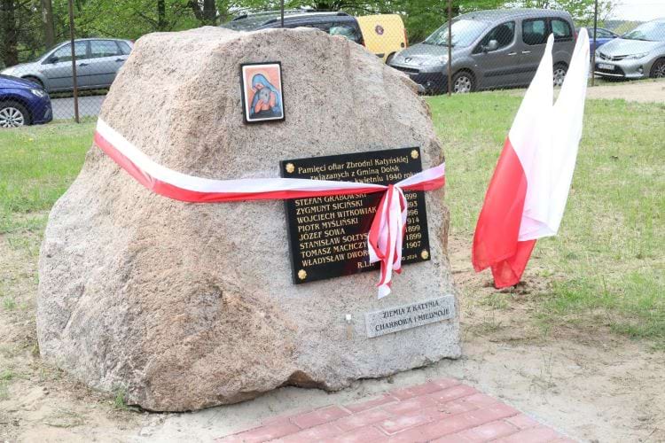Obelisk katyński gminy Dolsk.