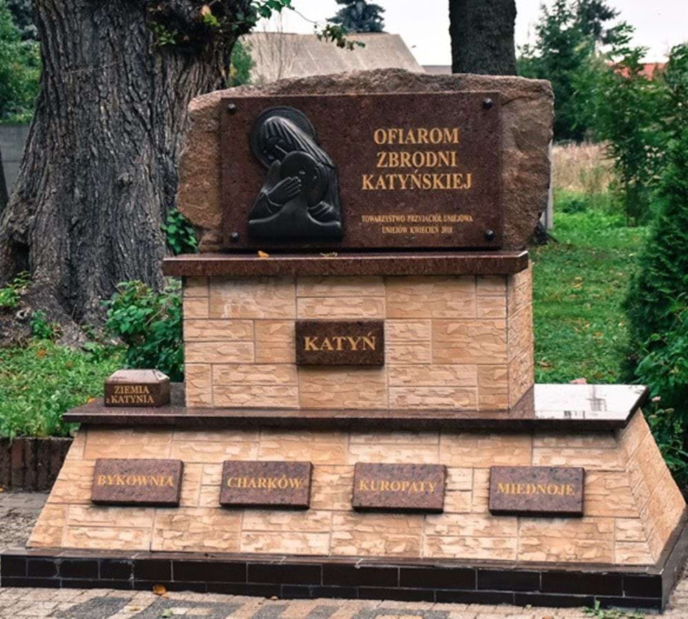 Pomnik Ofiar Katynia w Uniejowie.