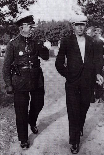 Posterunkowy Piotr G&oacute;rski na służbie. 