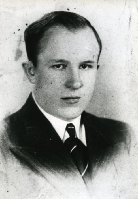 Edmund Grobelny w ubraniu cywilnym. Źródło: https://www.muzeumkatynskie.pl.