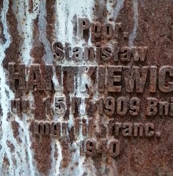 Tabliczka epitafijna Stanisława Hantkiewicza na Polskim Cmentarzu Wojennym w Katyniu