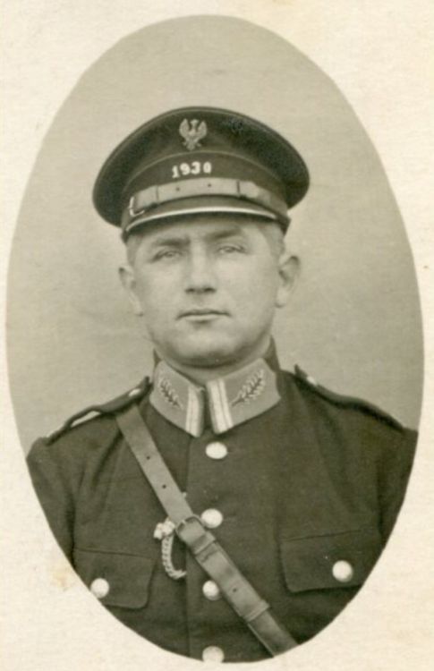 Starszy posterunkowy Franciszek Idaszak w mundurze PP