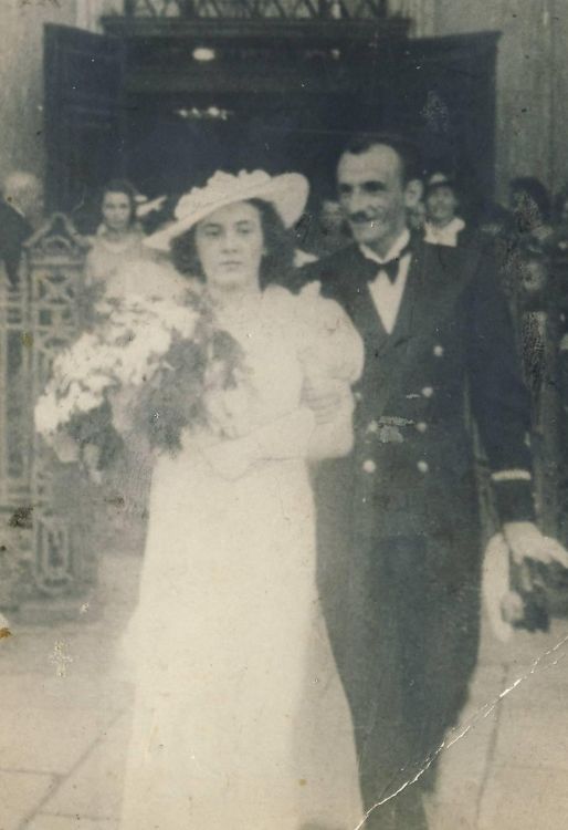 Ślub Jadwigi Smoleńskiej i Zygmunta Jankielewicza  w Warszawie na Placu Teatralnym.