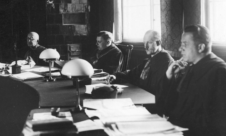 Proces przeciwko szajce Rogozińskiego i Kościelniaka przed Sądem Okręgowym w Poznaniu (04.1934). Przewodniczący składu sędziowskiego sędzia Mieczysław Japa.