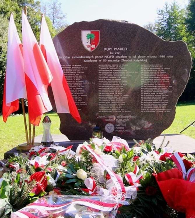 Obelisk katyński w Kadynach.