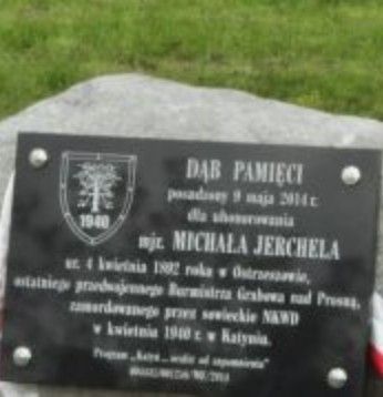 Tablica Dębu Pamięci majora Michała Jerchela. 