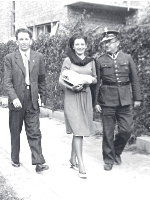 Kaczmarkowie. Od lewej brat Marian (brat Stefana), Zofia oraz zmobilizowany - w mundurze Stefan.