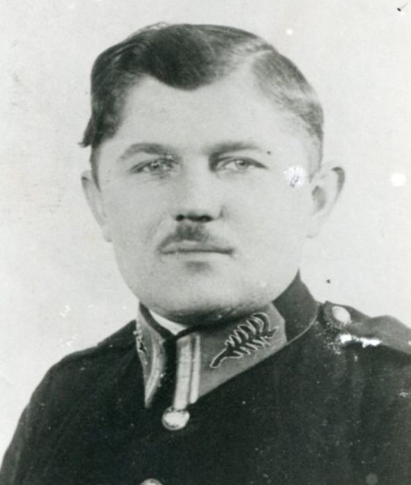 Starszy posterunkowy Ignacy Kałka w mundurze. 