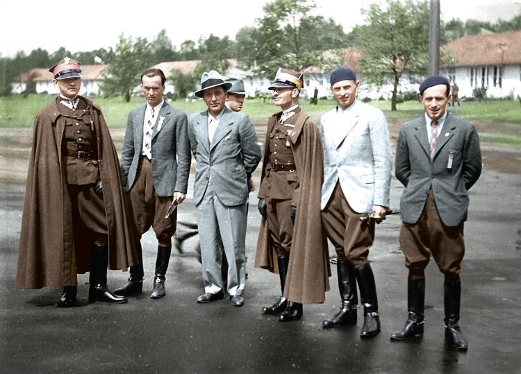 Polska reprezentacja w wiosce olimpijskiej w D&ouml;beritz podczas igrzysk w Berlinie. 