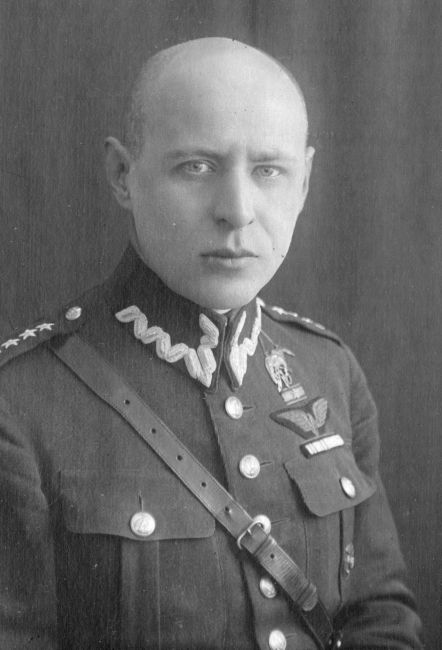 Stefan Korcz w mundurze.