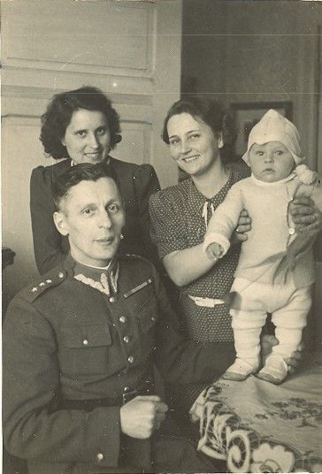 Kapitan Alojzy Korpal z rodziną, 1939 rok.