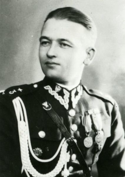 Wiktor Kowalski w mundurze aspiranta Straży Granicznej.