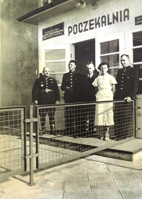 Wiktor Krzyżostaniak - fotografia zbiorowa na lotnisku