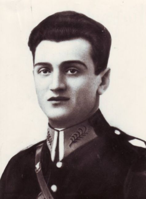 Jan Kupczyk w mundurze posterunkowego Policji Państwowej.