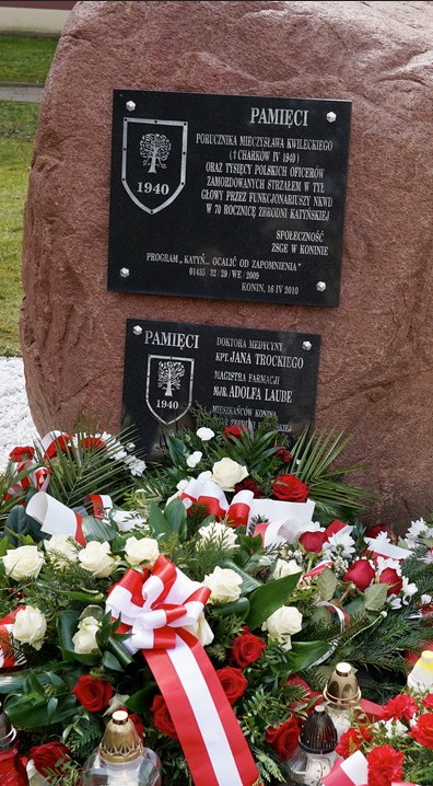 Kamień - dąb pamięci w Koninie.