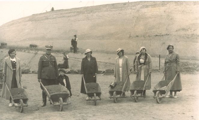 Sypanie kopca Piłsudskiego w Krakowie, 1937 rok.