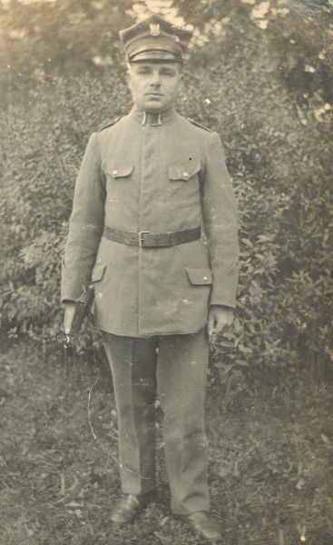 Henryk Lewandowski w mundurze. 