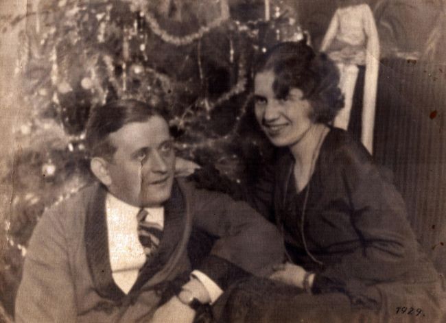 Tomasz Machciński w mundurze z nieznaną kobietą (najprawdopodobniej z żoną Stefanią) - Gwiazdka 1929 roku.