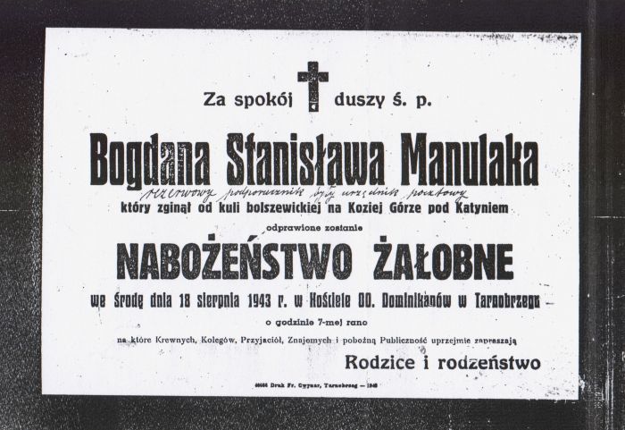 Zawiadomienie o nabożeństwie żałobnym zamówionym przez rodziców Michała i Marię, po odnalezieniu w prasie nazwiska Bogdana Manulaka na liście zamordowanych przez NKWD w Katyniu (wrzesień 1943 roku). Materiały udostępnione przez Muzeum Armii Poznań.
