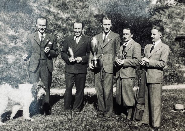 Zygmunt Martyniak (pośrodku) z pucharem, Lublin 1929 rok. 