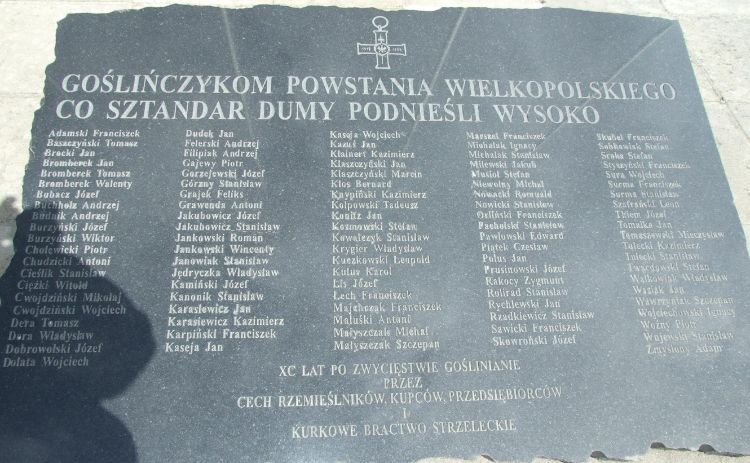 Tablica upamiętniająca Powstańców Wielkopolskich z Murowanej Gośliny.