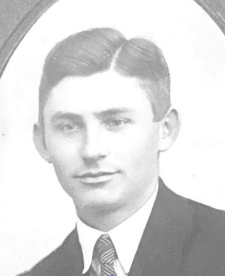 Bolesław Łuczak w garniturze