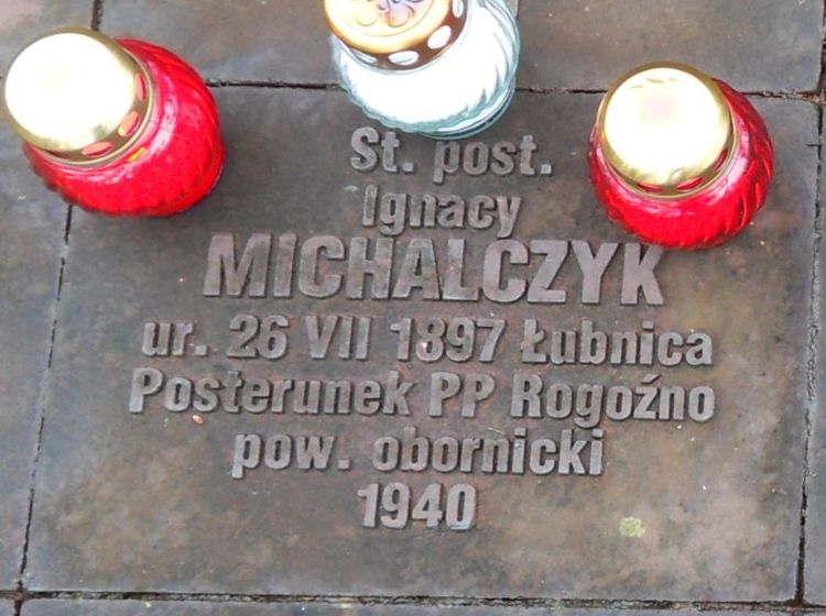 Tabliczka cmentarna starszego posterunkowego Ignacego Michalczyka na Polskim Cmentarzu Wojennym w Miednoje. 