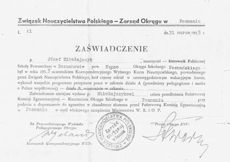 Zaświadczenie J&oacute;zefa Mikołajczyka potwierdzające ukończenie Korespondencyjnego Wyższego Kursu Nauczycielskiego dnia 31.03.1939 - materiały Muzeum Armii Poznań.