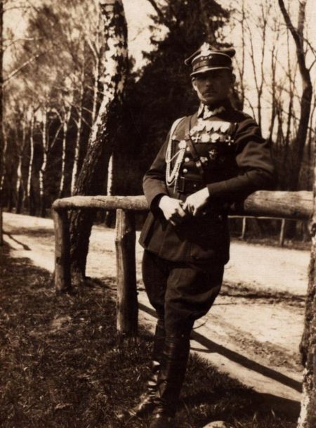 Antoni Minikowski w mundurze.