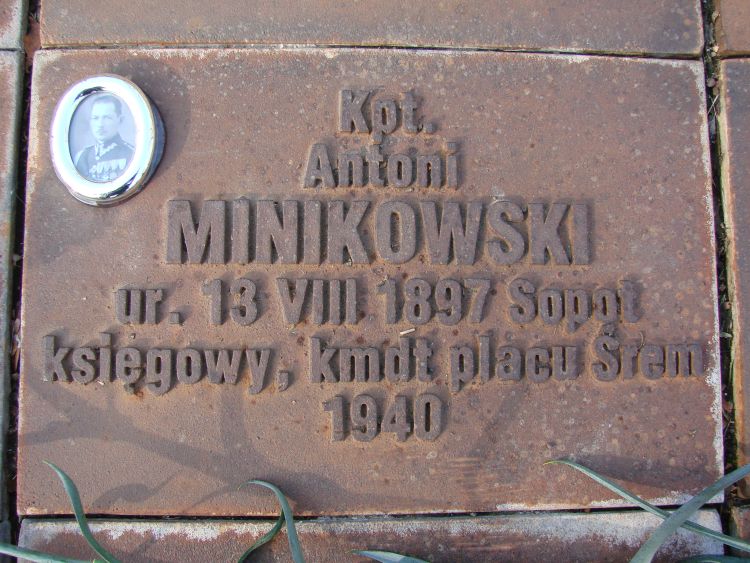 Antoni Minikowski tabliczka cmentarna