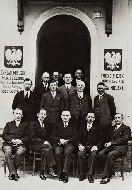 Władze Murowanej Gośliny z burmistrzem Stefanem Motylem, lata 30-te XX wieku.