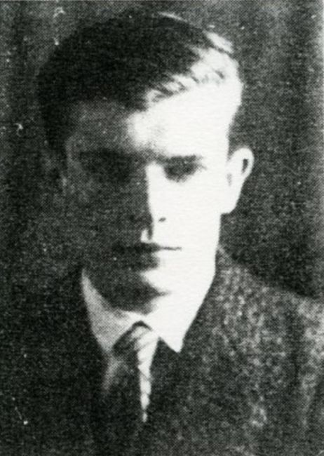 J&oacute;zef Myssak w garniturze